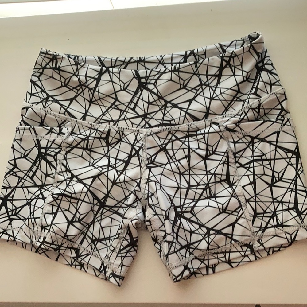 Senita compression shorts with pockets